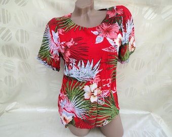 90s Vintage Womens Red Floral Short Sleeve. Size S-M.