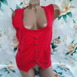 90s Vintage wool women&#39;s red short vest with buttoned pockets. Size M-L.
