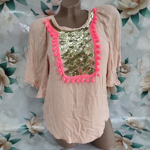 90er Vintage Indisch Pink Oberteil: Pailletten- Pom-Pom Boho Bluse (S-M)