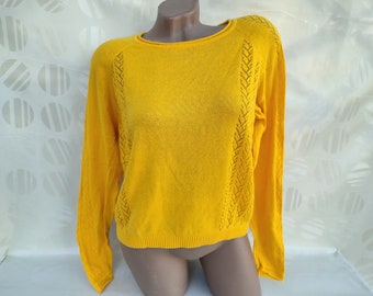 90s Vintage Womens Yellow Oversized Eyelet Pullover/Sweater Long Sleeve. Size S-M.