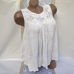 90s Vintage Women's White Lace Baby doll Sleeveless Top. Size L.