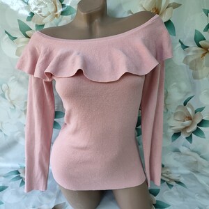 90s Vintage Women's Pink Collar Ruffle Sweater/Pullover. Size S-M.