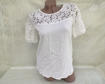 90s Vintage Womens White Lace Top/Blouse Short Sleeve. Size S-M.