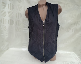 Jaren 90 vintage dames zwart gewatteerd ritsvest met zakken. Maat M-L.