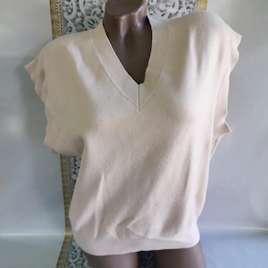 90s Vintage Viscose Women&#39;s Cream Sweater/Pullover V-Neck Sleeveless. Size S-M.