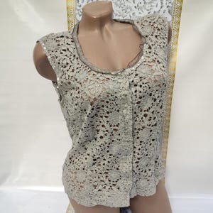 90s Vintage Women&#39;s Gray Sleeveless Lace Top. Size S-M.