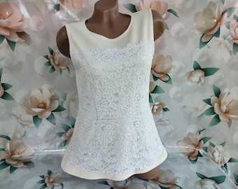 90s Vintage women's white blouse top with peplum. Sleeveless lace top. The size M.