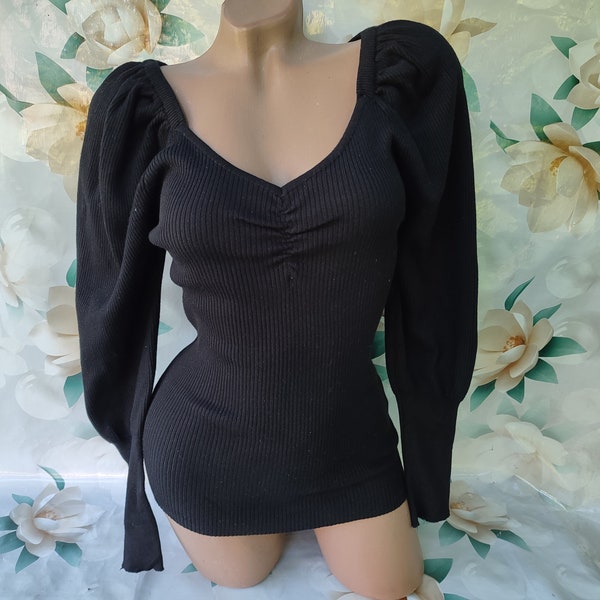 90s Vintage Women's Black Ribbed Sweater/Pullover V-Neck Puffy Long Sleeve. Size S-M.