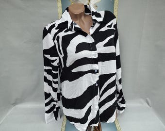 Chemise femme noir et blanc à manches longues et imprimé animalier. Taille L.