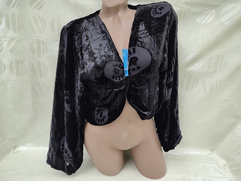 Jaren '90 Vintage Dames Zwart Fluweel Bijgesneden Bolero Lange Mouw. Maat S-M. afbeelding 1