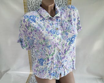 90s Vintage Viscose Women's White Lilac Floral Crop Blouse/Shirt Short Sleeve. Size M.