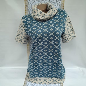 90s Vintage Women&#39;s Long Pullover/Turtleneck Geometric Print Short Sleeve. Size M.