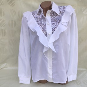 90s Vintage Womens White Ruffle Blouse/Shirt Long Sleeve. Size M-L.
