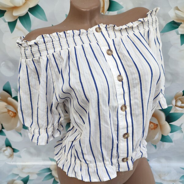 90s Vintage Womens White Blue Striped Crop Top Short Puff Sleeve. Top crop open shoulders. Size M-L.