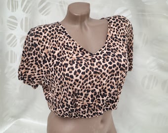 90s Vintage Women's Leopard Print Oversized Top/Crop Top Short Sleeve. Size M-L.