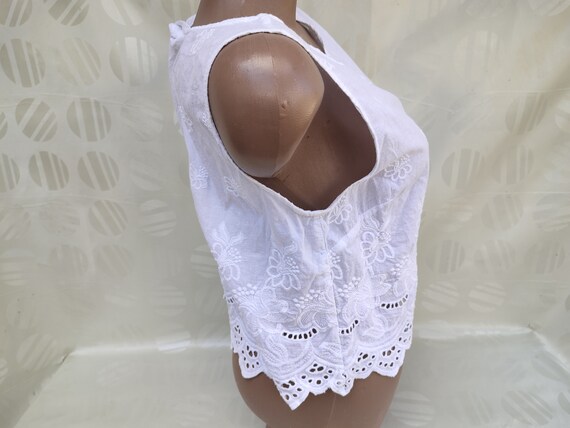 90s Vintage Womens White Top/Crop Top With Eyelet… - image 5