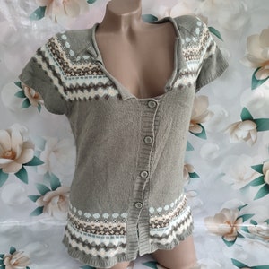 90s Vintage Knitted Wool Vest: Khaki Boho Scandinavian Print (S-M)