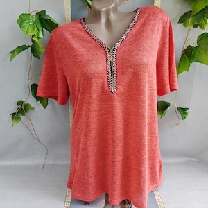 90s Women's Top Coral Short Sleeve Tunic Shirt Embroidered Zipper Neck. Sizes L-XL.