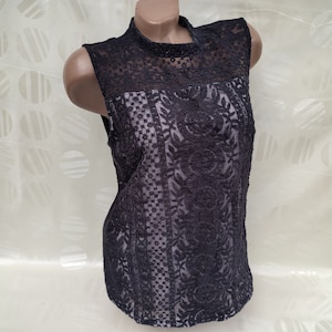 90s Vintage Womens Black Lace Sleeveless Top. Size M-L.