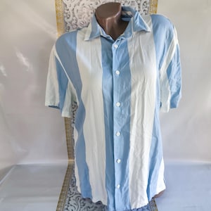 90s Vintage Viskose Herren/Damen Blau Weiß Gestreiftes Hemd Kurzarm. Größe M-L.