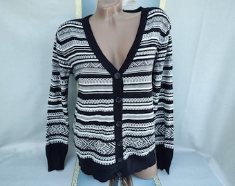 90s Women's Black White Geometric Print V-Neck Cardigan Button-Down. Sizes M-L.