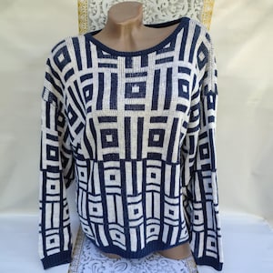 90s Vintage Women&#39;s Blue White Geometric Sweater/Pullover Long Sleeve. Size M-L.