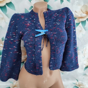 90s Vintage women&#39;s blue knitted cropped bolero half sleeve. Size S-M.
