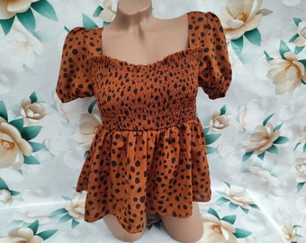 90s Vintage Women's Brown Top/Blouse Ribbed Ruffles Leopard Print Short Sleeve. Size XS-S.