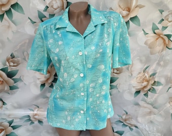 90s Vintage Womens Light Blue Blouse/Shirt Abstract Print Short Sleeve. Size S-M.
