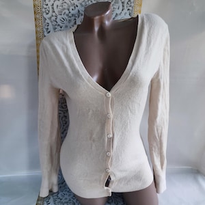 90s Vintage Cashmere Women&#39;s Cream V-Neck Buttoned Long Sleeve Cardigan. Size XS-S.