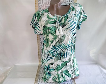 Blusa/top de viscosa vintage de los años 90 con estampado tropical, manga corta y lazo. Tallas S-M.