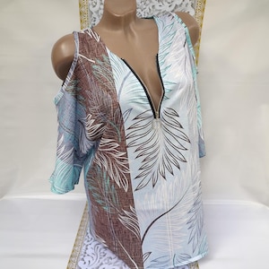 90er Jahre Vintage Damen Blau Tropisch Print V-Ausschnitt Kalte Schulter Kurzarm Top. Größe S-M.