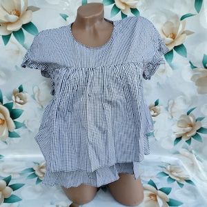 90s Vintage Checkered Ruffle Top: Black and White Short Sleeve (Size M)
