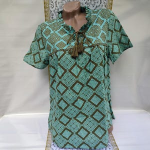 90s Vintage Cotton Women&#39;s Green Geometric Blouse/Shirt Tie Short Sleeve. Size M-L.