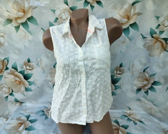 90s Vintage Cotton Womens White Eyelet Sleeveless Shirt/Top. Size M.