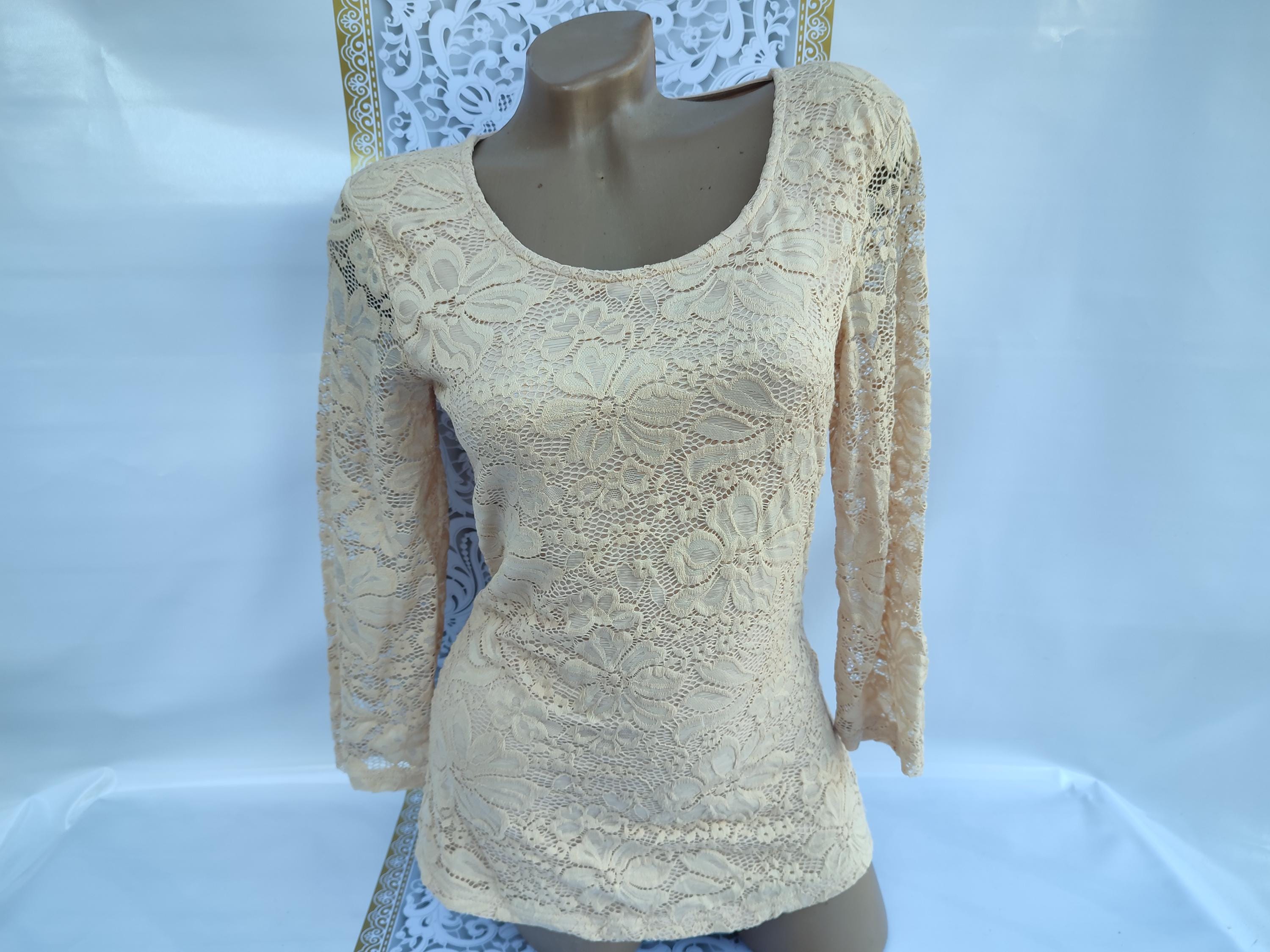 90s Vintage Women's Cream Lace Top 3/4 Sleeve. Size M.