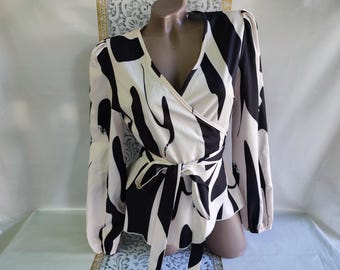 90s Vintage Women's Black White Wrap Blouse/Shirt Long Sleeve. Size XS-S.