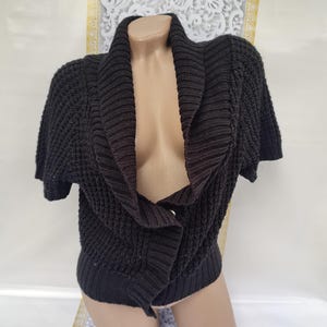 90s Vintage Women&#39;s Black Crop Cardigan Collar Short Sleeve. Size M.
