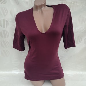 90s Vintage Womens Dark Fuchsia V-Neck Top/Tee Short Sleeve. Size S-M.