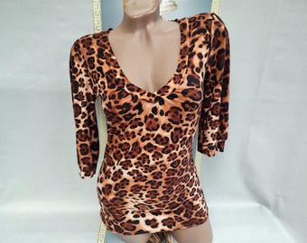 90s Women's Animal Print Half Sleeve Top. Size XS-S.