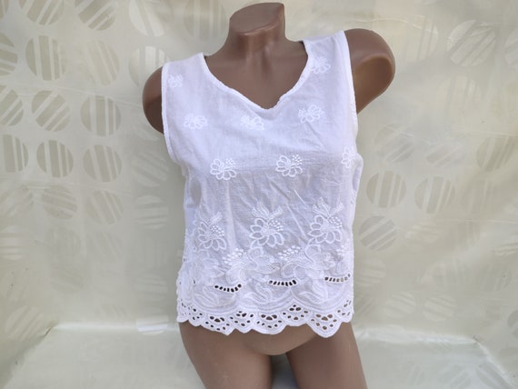 90s Vintage Womens White Top/Crop Top With Eyelet… - image 2