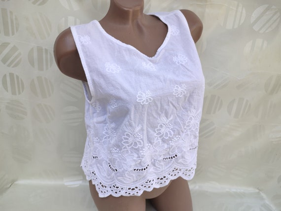 90s Vintage Womens White Top/Crop Top With Eyelet… - image 1
