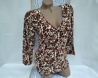 90s Vintage Women's Animal Print V-Neck Top Long Sleeve. Size S-M.