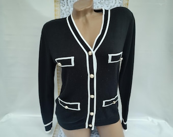 Jaren 90 vintage zwart-wit damesvest met v-hals, knopen en lange mouwen. Maat XS-S.