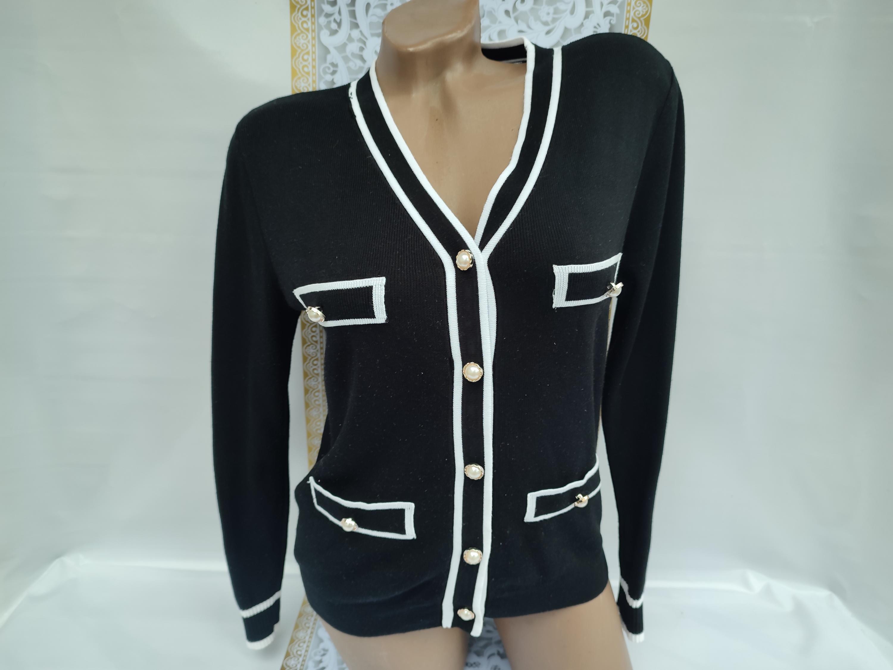 90s Vintage Women's Black White V-neck Cardigan Button Long Sleeve