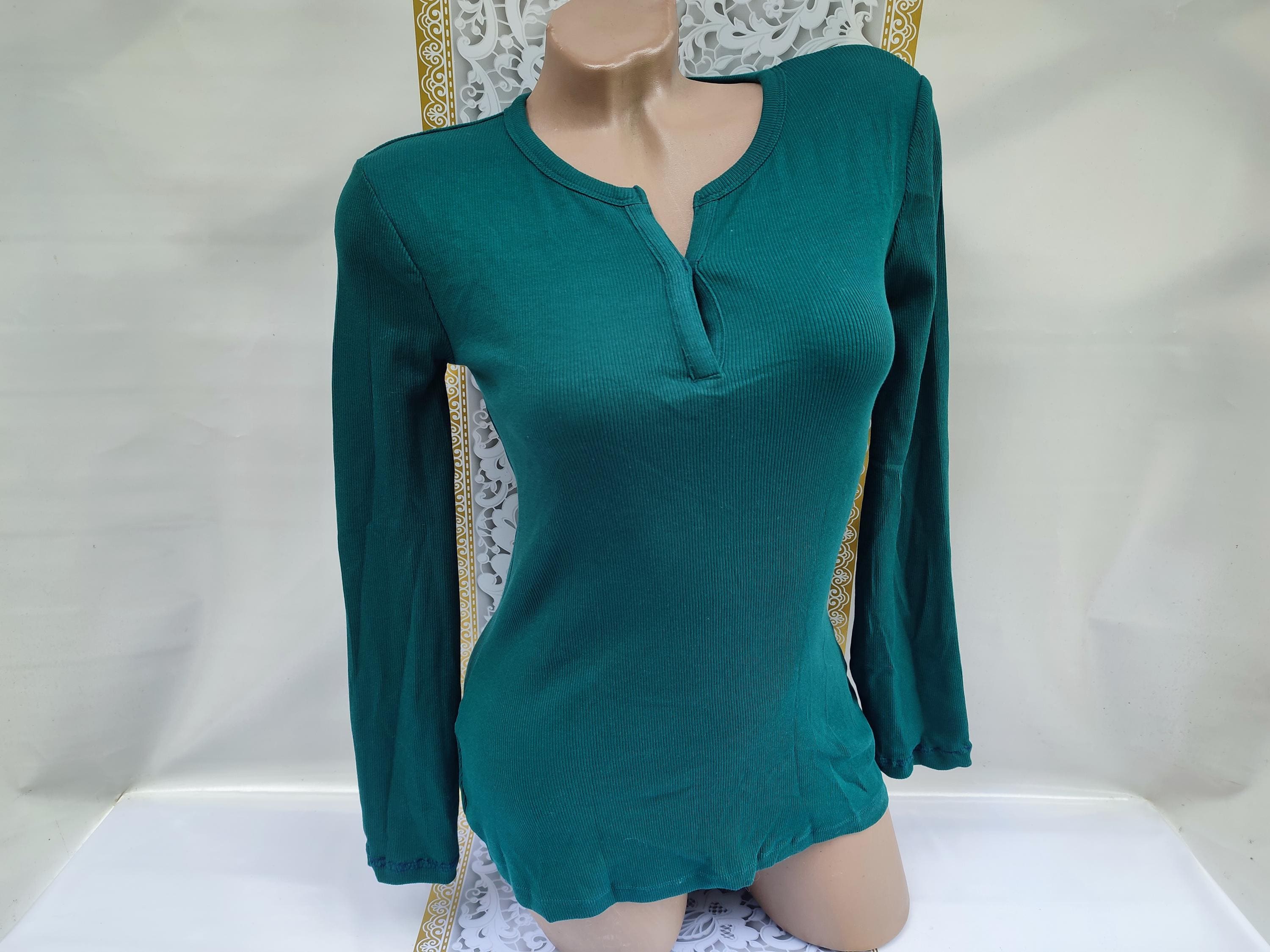 Camiseta/Top de cuello en V acanalado verde esmeralda de manga