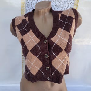 90s Vintage Women&#39;s Brown Beige Sleeveless Button Down Crop Top Geometric Print. Size XS-S.