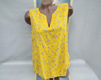 90s Viscose Women's Yellow Floral V-Neck Sleeveless Top. Sizes L-XL.
