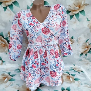 90er Jahre Vintage Damen Blümchen Bluse/Top mit Tunnelzug Viertelarm. 100% Baumwolle. Größe S-M.
