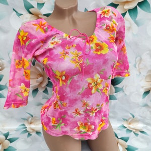 90s Vintage Women&#39;s Pink Floral Sheer Blouse/Top Mesh Half Sleeve. Size S-M.